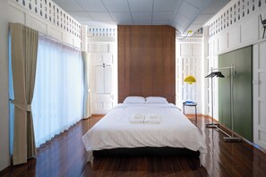 3 bedrooms, WiFi, bed sheets - Entire Antique Thai House Perfect For Group or Family up to 10 people (Krung Thep Maha Nakhon)