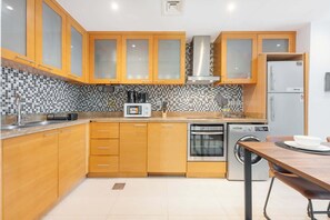 Fridge, microwave, stovetop, toaster - StayShort - Relaxing and Cozy 1BR Apartment in Business Bay! (Business Bay)