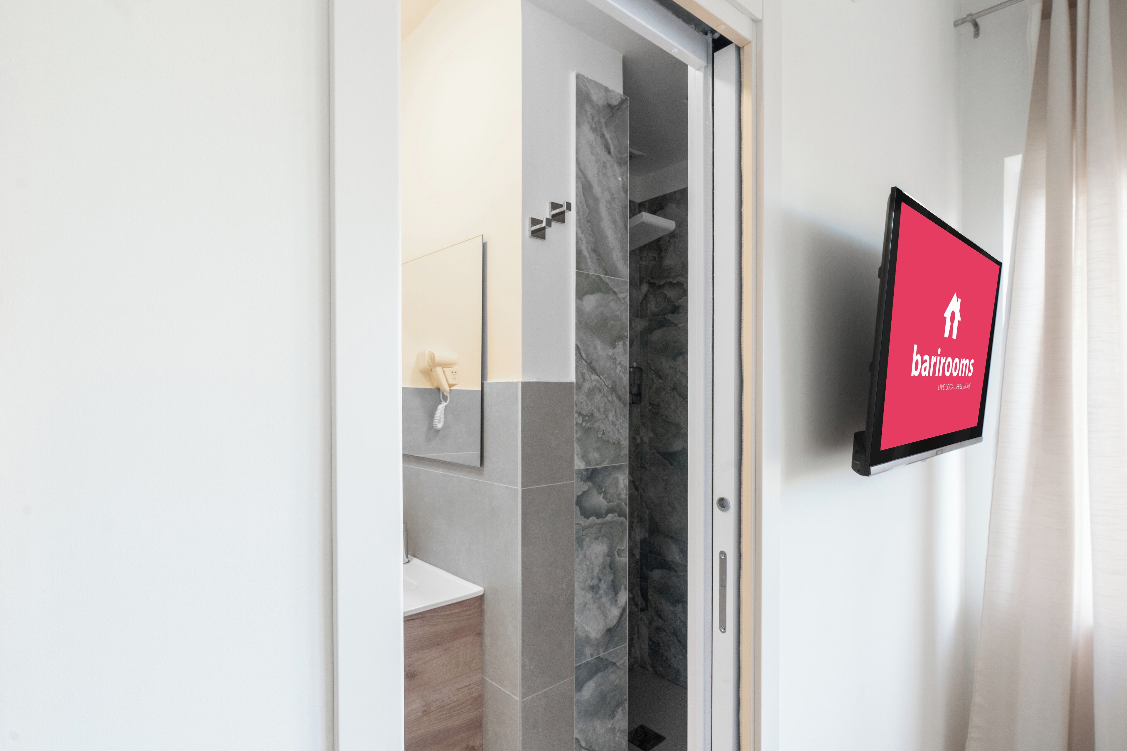 Deluxe Double Room | Bathroom | Shower, hair dryer, towels, soap