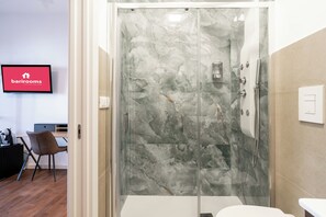 Doppia Deluxe | Bagno | Doccia, asciugacapelli, asciugamani, sapone