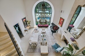 Smart TV, fireplace, books, offices