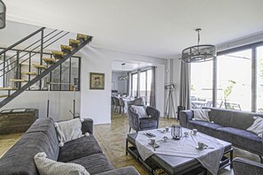 TV, offices - Villa Prestige Deauville Centre & Jardin (Deauville)