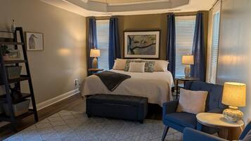 5 bedrooms, desk, iron/ironing board, travel crib