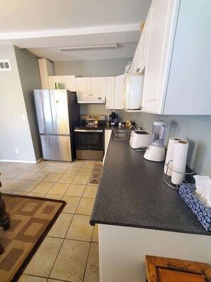 Cookware/dishes/utensils