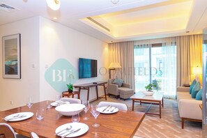 TV - Bloomfields 2BR Plus Maid Address Beach (Al Aqah)