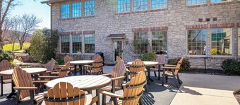 Cozy Blue Escape - Quiet Stay Near Branson Entertainment. Book today!