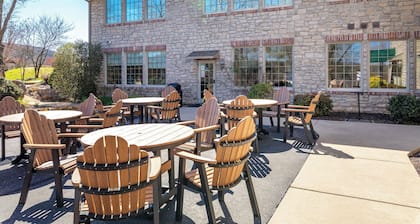 Cozy Blue Escape - Quiet Stay Near Branson Entertainment. Book today!