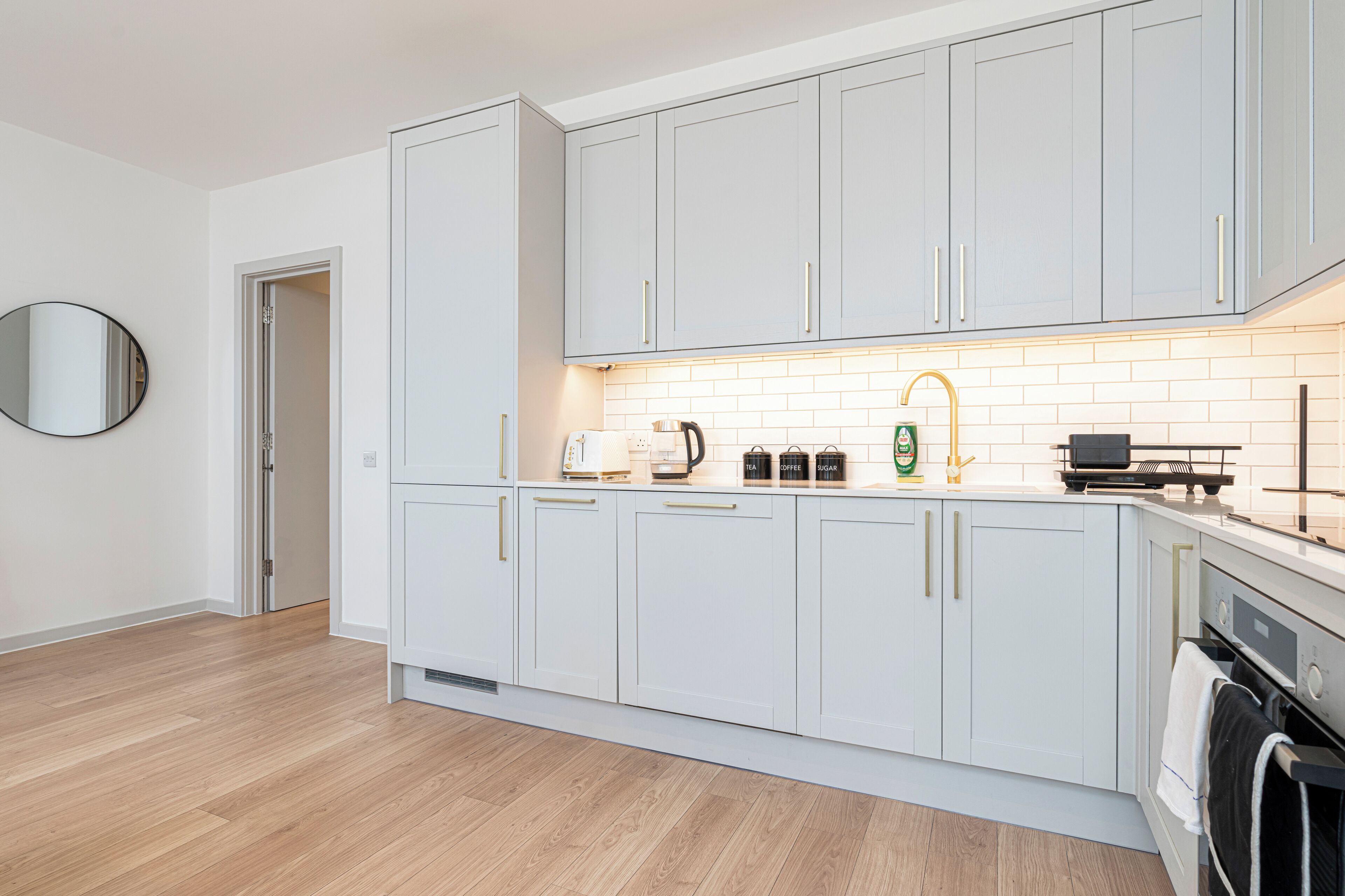 Standard Apartment | Private kitchen | Full-size fridge, microwave, oven, stovetop