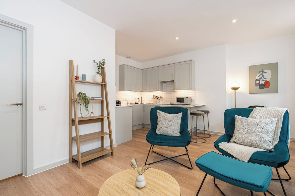 Appartement Standard | Coin séjour | Télévision LED de 30 pouces avec chaînes par câble