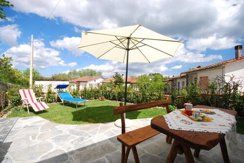 Detached house with garden a few minutes from the abbey of San Galgano