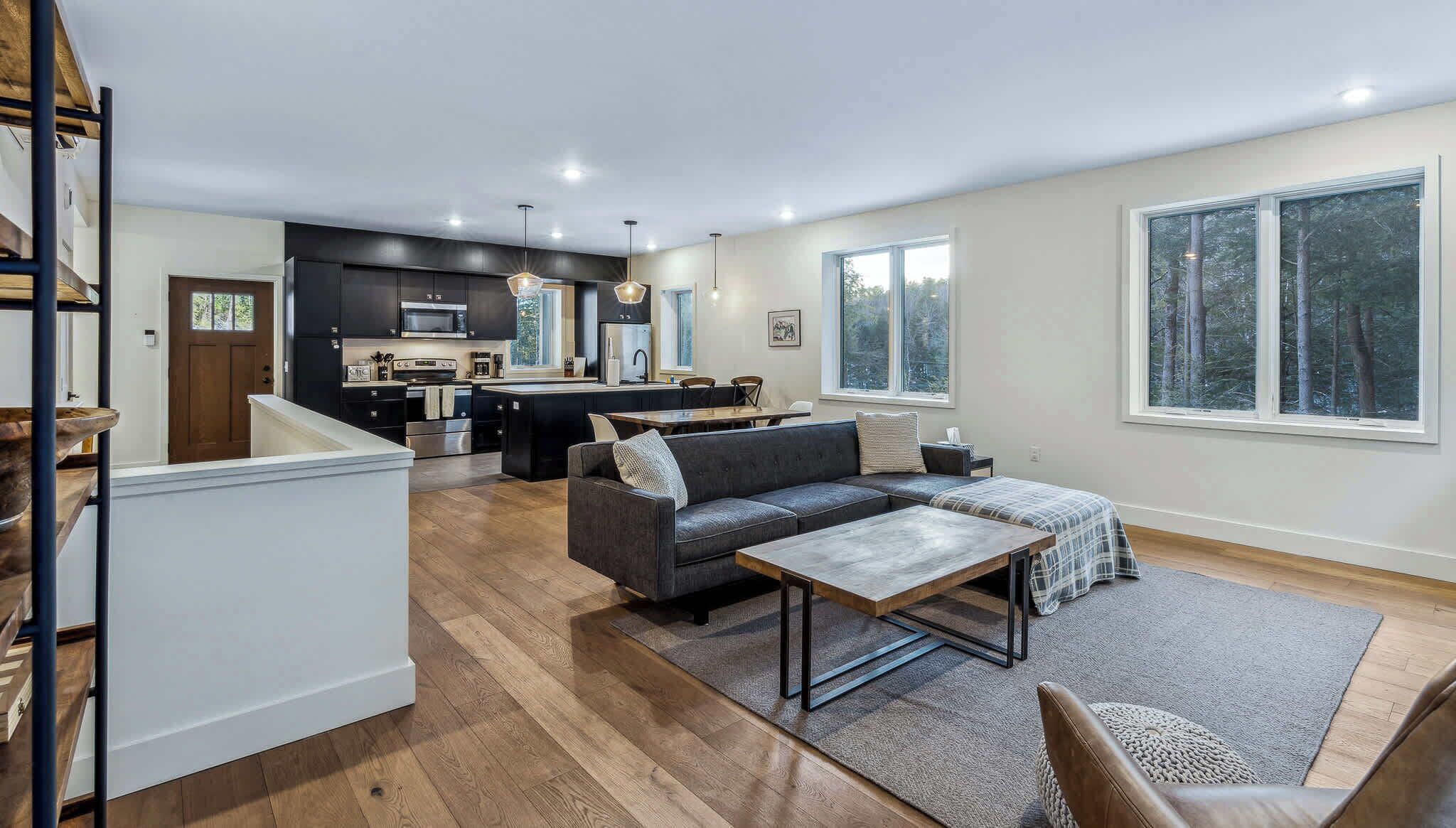 TV, fireplace, offices