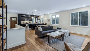 Fernseher, Kamin, Arbeitsbereiche