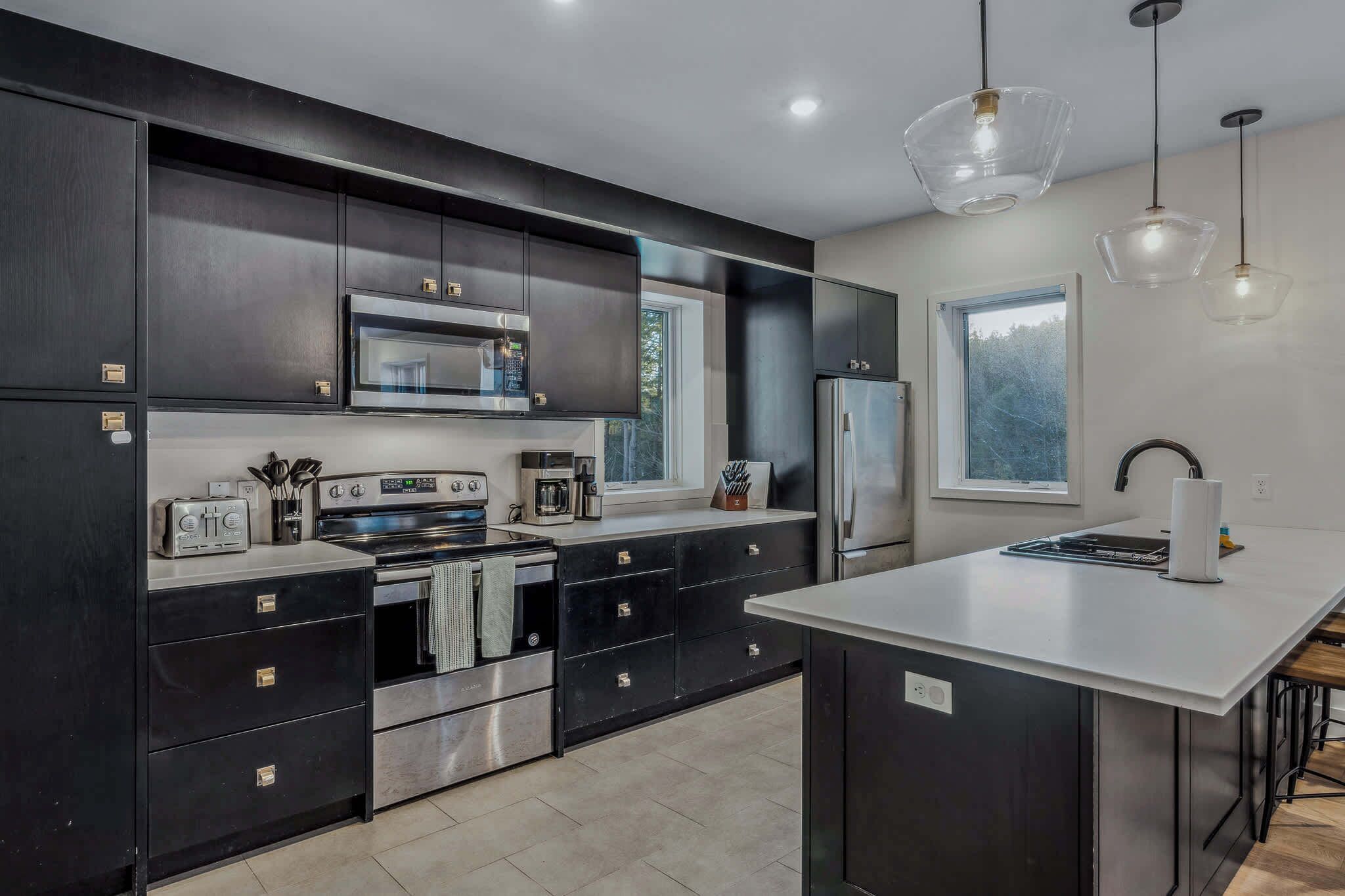 ثلاجة، ميكروويف، فرن، موقد طهي مسطح