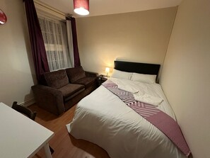 1 chambre, bureau, fer et planche à repasser, Wi-Fi gratuit