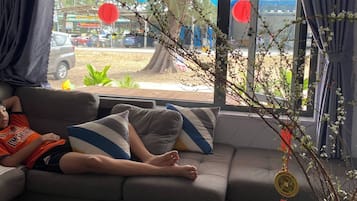 Apartment, 3 Bedrooms, Accessible, Smoking | Living room