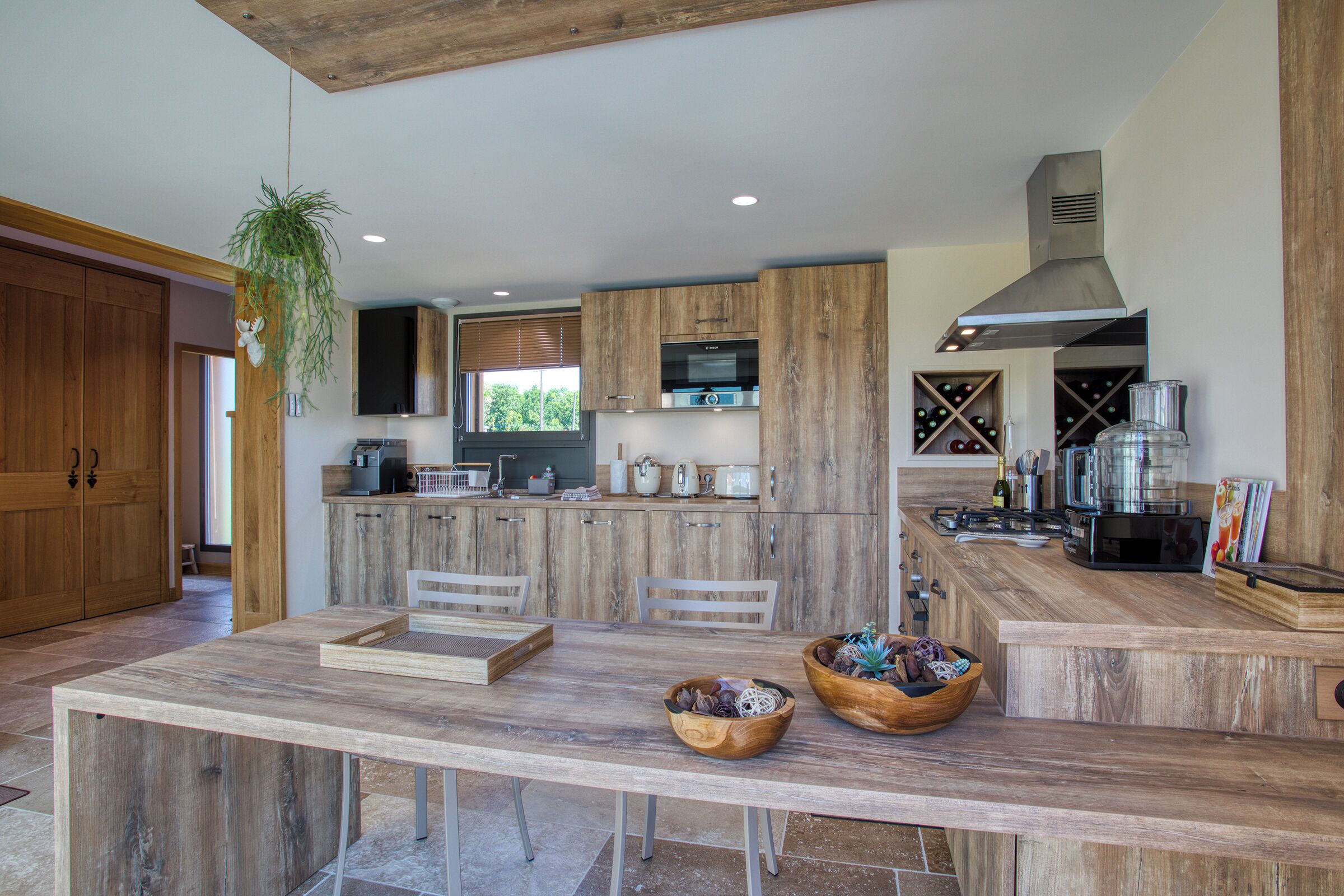 大型雪櫃/冰箱、微波爐、焗爐、爐具