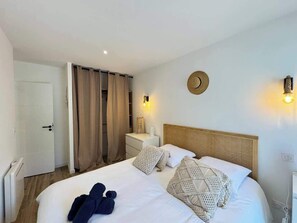 2 bedrooms, iron/ironing board, travel cot, WiFi