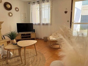 TV, fireplace, offices