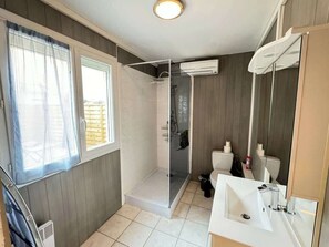 Douche, sèche-cheveux