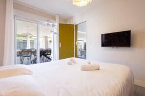 4 bedrooms, iron/ironing board, WiFi, bed sheets - Villa Familiale avec Piscine et Petanque (Valras-Plage)
