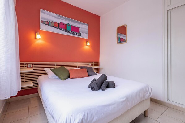 3 bedrooms, iron/ironing board, travel cot, WiFi