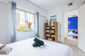 3 habitaciones, tabla de planchar con plancha, cuna de viaje y wifi 