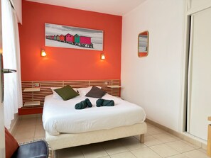 3 bedrooms, iron/ironing board, travel cot, WiFi