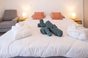 2 bedrooms, iron/ironing board, travel cot, WiFi