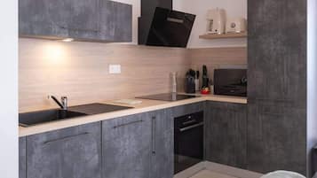 Frigorífic, microones, forn i placa de cuina