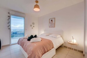 1 habitación, tabla de planchar con plancha, cuna de viaje y wifi 