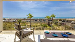 Outdoor dining - Valras'Loc Archipel Capri – Sea View Escape (Valras-Plage)