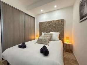 1 غرفة نوم ومكواة/لوح كي وواي فاي وملاءات أسرّة