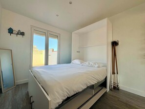 2 bedrooms, iron/ironing board, travel crib, WiFi