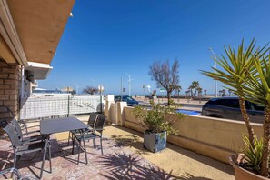 Outdoor dining - Terrasse sur la Mediterranee trois Etoiles (Valras-Plage)