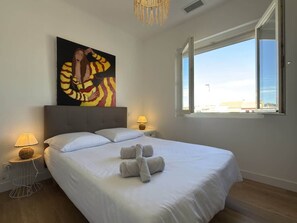 2 bedrooms, iron/ironing board, travel cot, WiFi