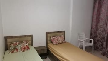 7 bedrooms, WiFi, bed sheets