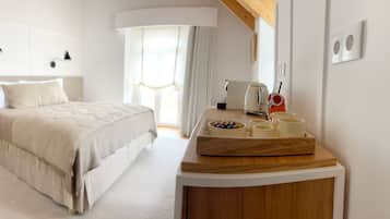 Design Double or Twin Room | Peti besi dalam bilik, Wi-fi percuma, dihias secara berasingan