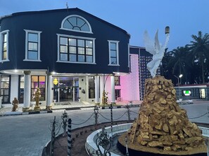 ด้านหน้าที่พัก