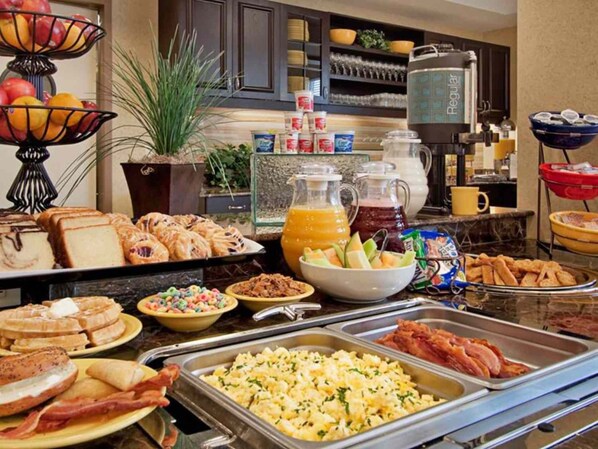 Daily continental breakfast (EUR 10 per person)