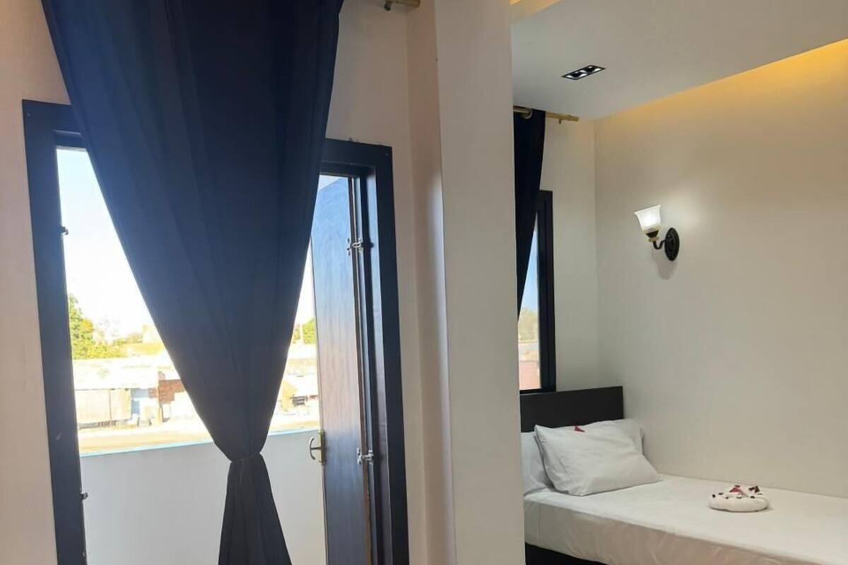 Standard-Einzelzimmer, 1 King-Bett | Minibar, laptopgeeigneter Arbeitsplatz, schallisolierte Zimmer