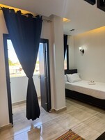 Standard Single Room, 1 King Bed | Minibar, laptop workspace, soundproofing, free cribs/infant beds