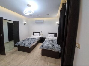 Standard Double Room | Laptop workspace, soundproofing, free WiFi