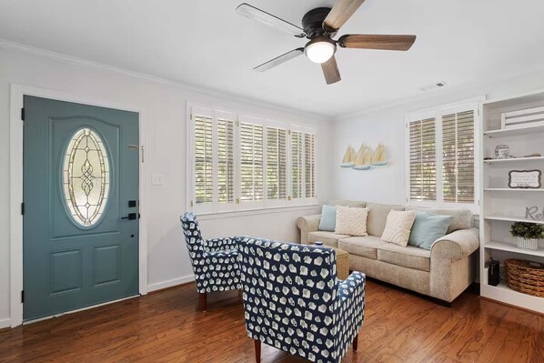 TV - Charming Lowcountry Cottage | Near Downtown & Parris Island (Beaufort)