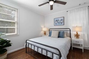 2 bedrooms, iron/ironing board, WiFi, bed sheets - Charming Lowcountry Cottage | Near Downtown & Parris Island (Beaufort)