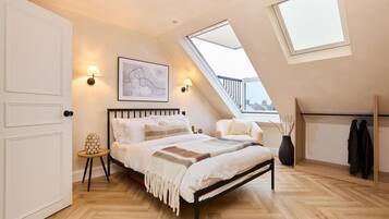 House (4 Bedrooms) | 4 bedrooms, bed sheets
