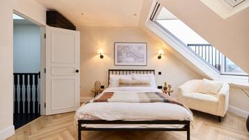 House (4 Bedrooms) | 4 bedrooms, bed sheets