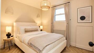 House (4 Bedrooms) | 4 bedrooms, bed sheets