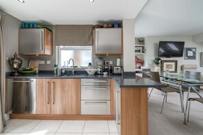 Luksusleilighet, byutsikt | Eget kjøkken | Kaffetrakter/tekoker, vannkoker og brødrister