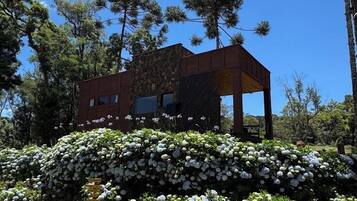 Quarto casal luxo, vista para a montanha | Área da propriedade