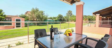 تناول الطعام بالخارج